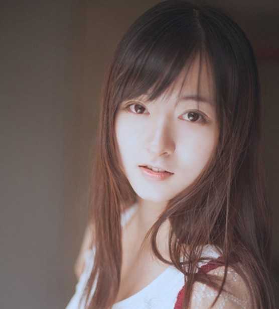 小臉女生冬季直發(fā)發(fā)型推薦