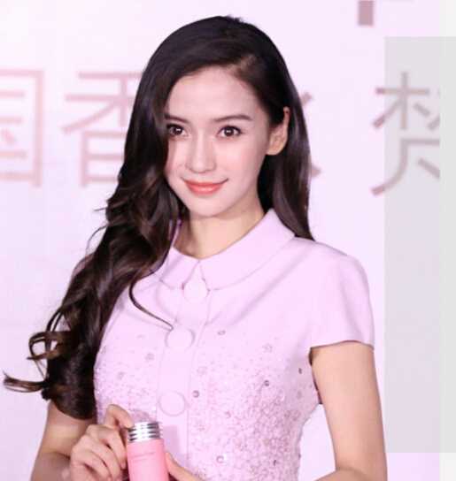 娛樂(lè)圈女星的S型斜劉海嫵媚動(dòng)人