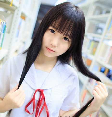 圓臉適合的氣質(zhì)清新直發(fā)發(fā)型