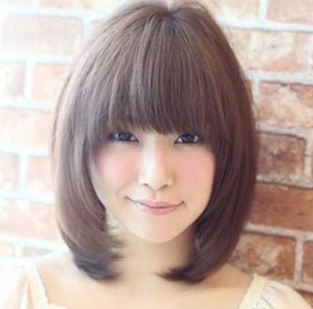 胖寬臉女生適合的齊劉海短發