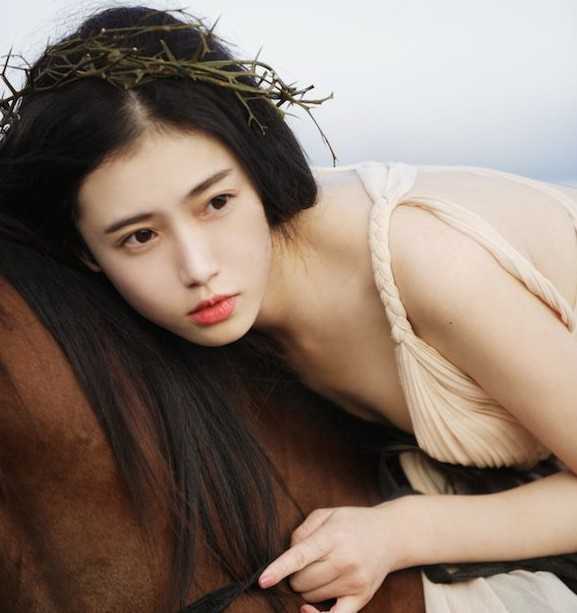 復古女生長發2022年時尚更吸睛