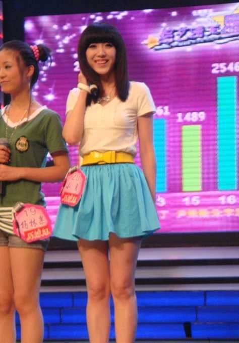2022快女劉忻長發發型更顯女人味