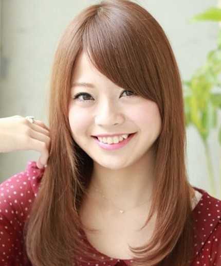 內(nèi)扣感女生離子燙發(fā)型將“小臉”Keep住