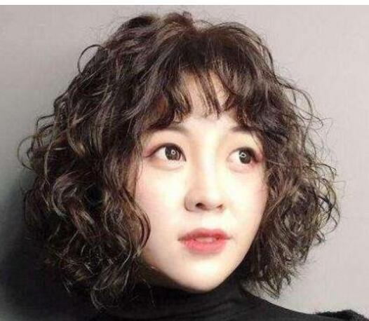 港式復古卷發如何打理迷人