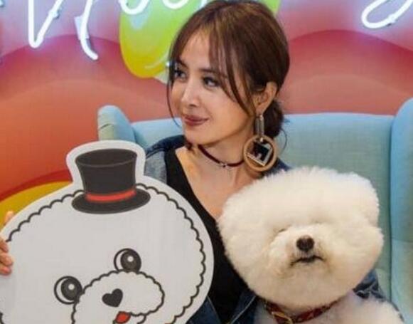 女生中分劉海卷發(fā)發(fā)型圖片大全