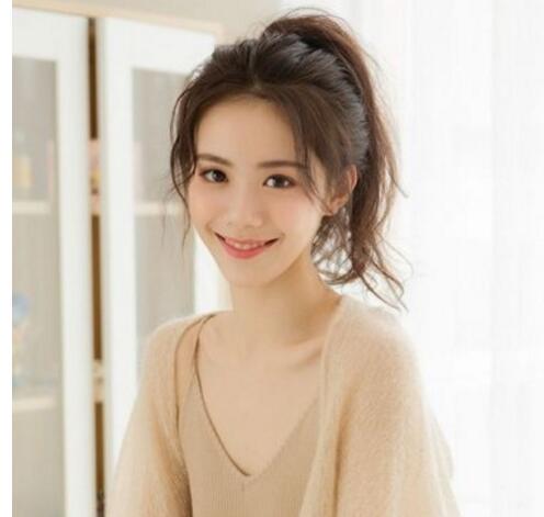 復古中分卷發(fā)發(fā)型如何扎