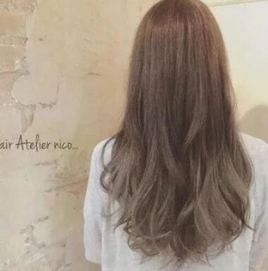 女生微卷式發型圖片示范女生微卷發型如何打理