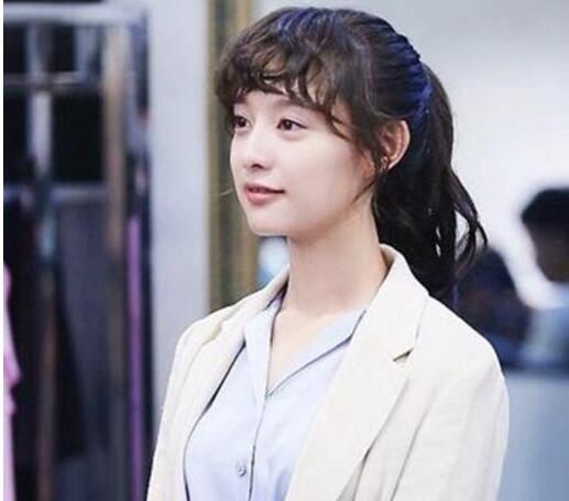 女生馬尾卷劉海發型圖片