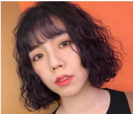 超人氣的女生的羊毛卷發型絕對洋氣卷發造型