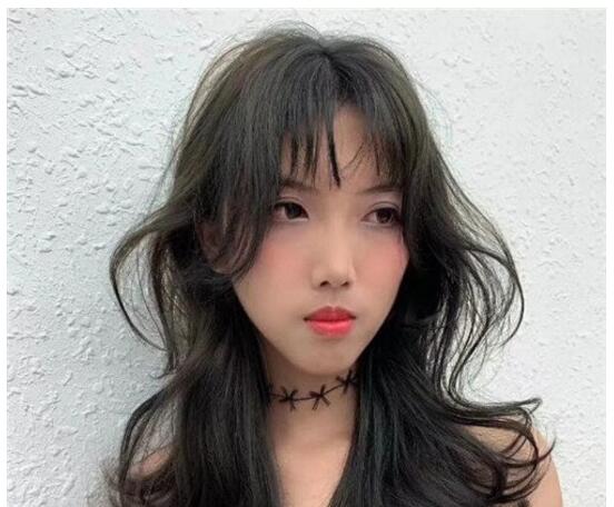 2022年女中長發(fā)燙發(fā)圖片