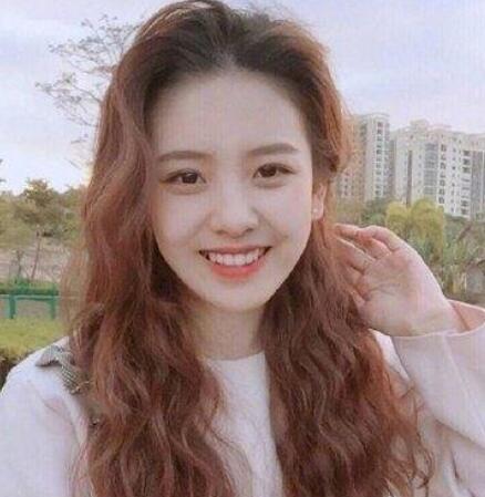 滿頭燙什么卷發(fā)好看女生滿頭燙卷發(fā)效果圖