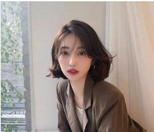 女生短發(fā)發(fā)型應(yīng)該留什么劉海才好看