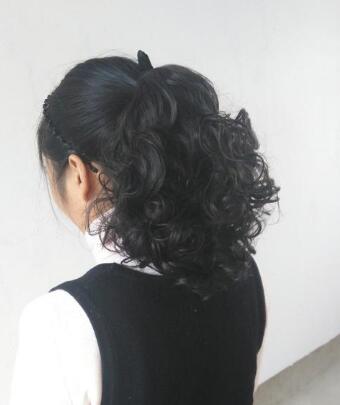 女生高馬尾燙發圖片大全