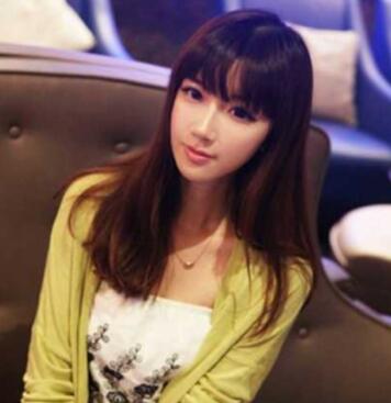 最流行女生齊劉海直發(fā)發(fā)型圖片