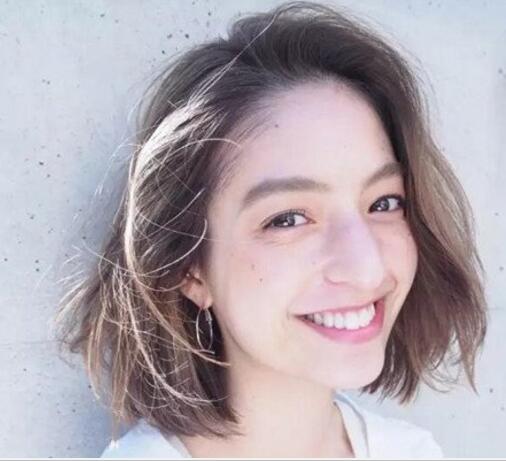 女生日系慵懶中性短發發型圖片