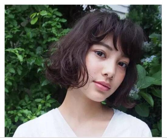 女生日系慵懶中性短發發型圖片