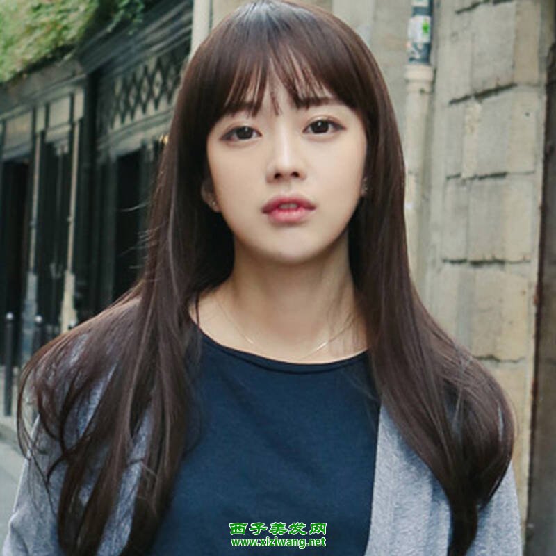 女生齊薄劉海直發發型圖片輕盈又好看