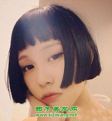 齊發尾空氣劉海直發發型簡約又清爽的直發發型