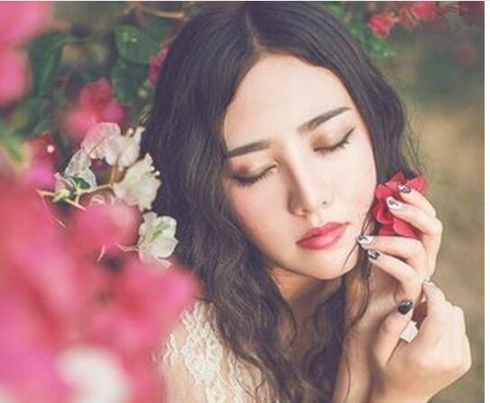美麗的女生小玉米燙發(fā)型圖片