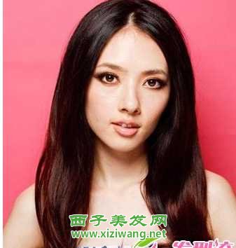 2022最流行的女生長直發發型設計
