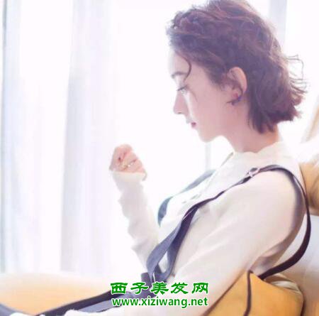 2022羊羔卷短發發型圖片示范女生羊羔卷短發如何扎