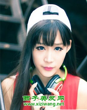 活力十足的女生長(zhǎng)直發(fā)發(fā)型淑女味道十足