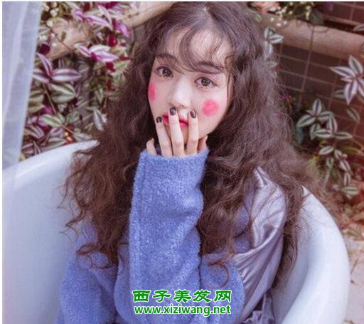 2022女生長發(fā)泡面頭發(fā)型圖片蓬松洋氣泡面頭都這樣扎
