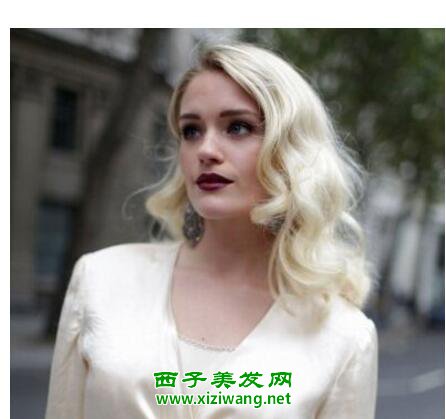 長卷發(fā)怎么打理女生長卷發(fā)打理技巧教程