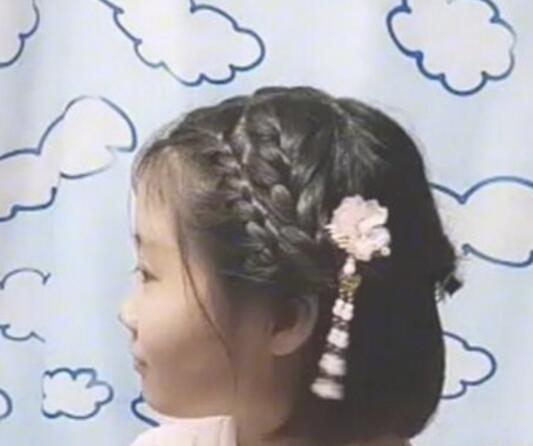 短發(fā)如何扎古典發(fā)型女生古典短發(fā)發(fā)型圖片