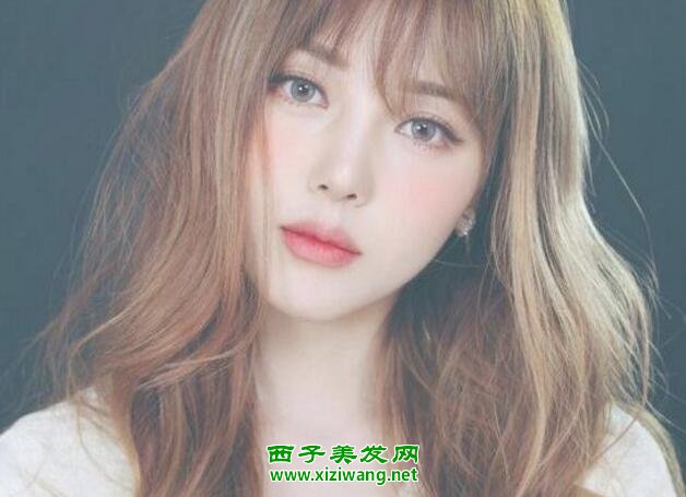 不用打理卷發(fā)如何扎女生不用打理的卷發(fā)發(fā)型