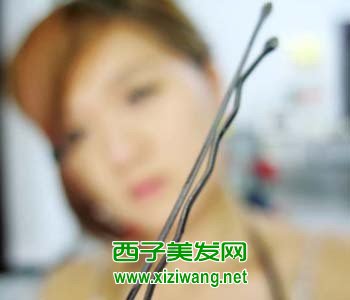 時尚短發發型扎法