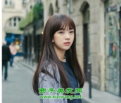 甜美可愛長(zhǎng)直發(fā)齊劉海圖片自然又甜美