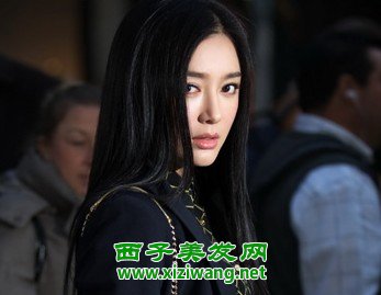 圓臉女生好看中分長直發發型