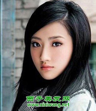女生黑色長直發(fā)發(fā)型自然又隨性