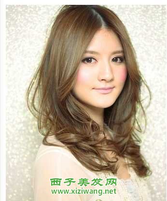 大圓臉女生中分劉海發型圖片