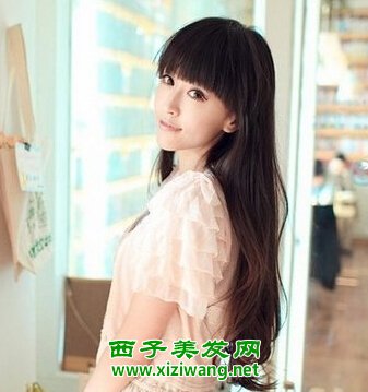 女生齊劉海長卷發(fā)造型圖片打造浪漫迷人氣質(zhì)