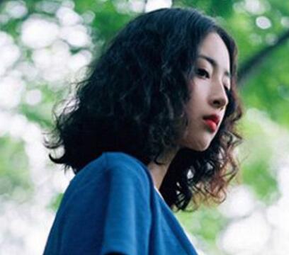 中長發小卷蓬松燙發發型圖片洋氣燙發就這樣扎