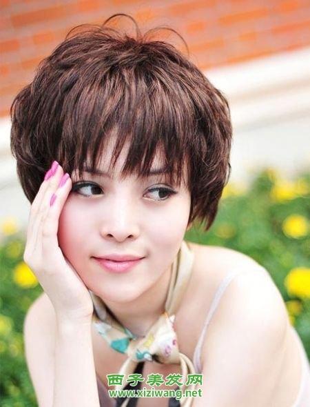 清純可愛職場女生短發(fā)發(fā)型