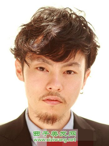 男生錫紙燙短發(fā)發(fā)型欣賞