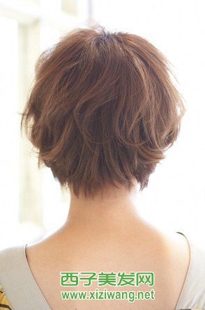 夏季短發(fā)流行趨勢,必看女生短卷發(fā)發(fā)型