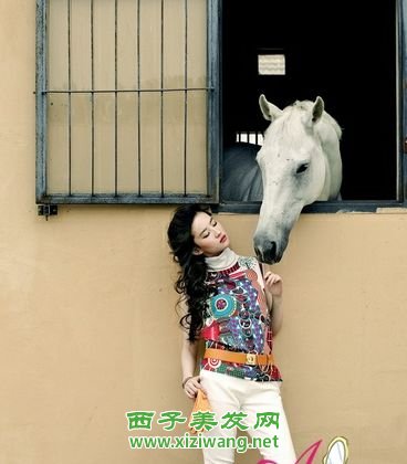 女生最新燙發發型圖片