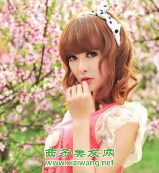 甜美女生燙發發型圖片