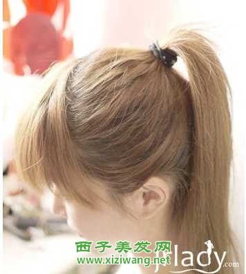 女生甜美側(cè)辮子卷發(fā)diy步驟
