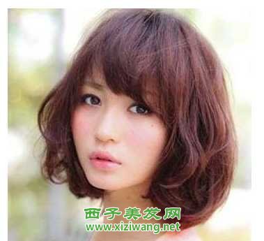 最新女生短發(fā)梨花燙發(fā)型圖片