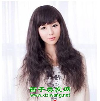 2022中長發(fā)玉米燙發(fā)型,變身個性女生
