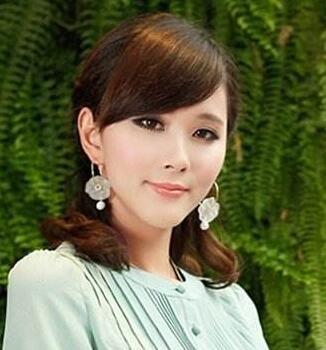 短卷發怎么扎好看好看的女生短卷發扎發