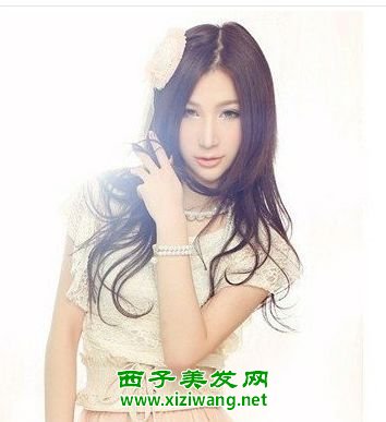 可瘦臉減齡女生中長發燙發發型