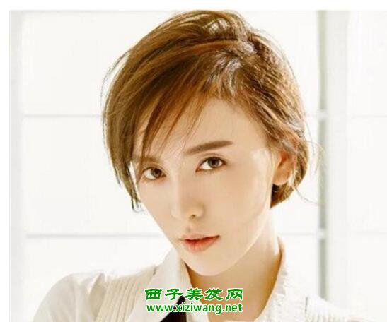 女生一側(cè)露耳短發(fā)發(fā)型顯瘦短發(fā)發(fā)型設(shè)計(jì)就這樣扎