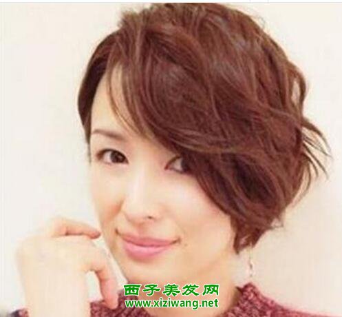 女生兩邊不對稱短發發型一長一短女生短發