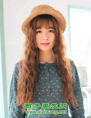 女生長(zhǎng)發(fā)小卷燙發(fā)發(fā)型洋氣又個(gè)性